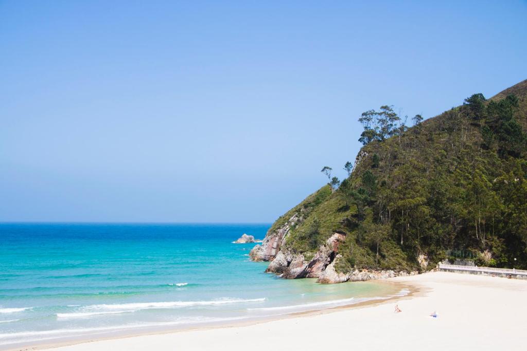 la franca playas asturias 2025